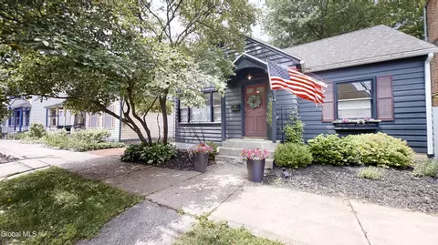 207 Regent St, Saratoga Springs, NY 12866
