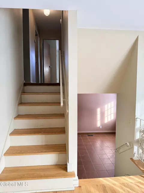 Entry Way - 4 Oaktree Ln, Niskayuna, NY 12309 photo 1 of 1