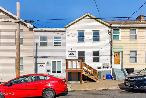 61 14th St, Troy, NY 12180