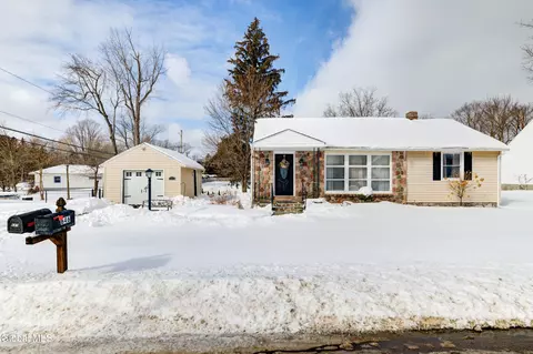 647 Beaumond Pl, Deerfield, NY 13502