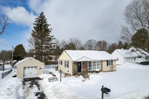 647 Beaumond Pl, Deerfield, NY 13502