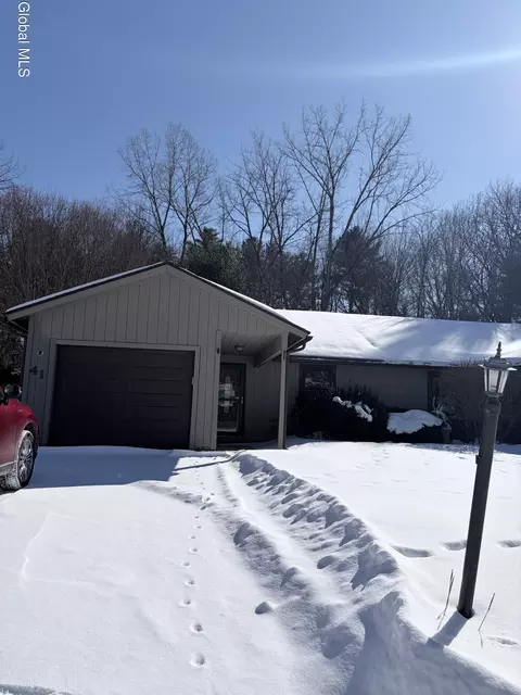 41 Thimbleberry Rd, Ballston Spa, NY 12020