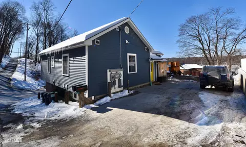 28-30 1st St, Castleton On Hudson, NY 12033