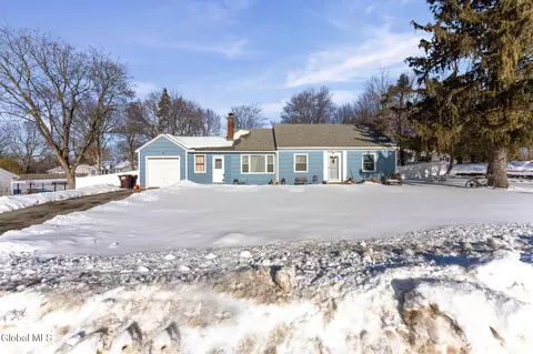 10 Skyview Dr, Cohoes, NY 12047