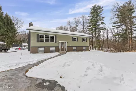 256 Grooms Rd, Clifton Park, NY 12065
