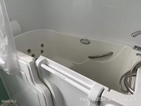 Bath - 3131 Spawn Rd, Schenectady, NY 12303 photo 2 of 2