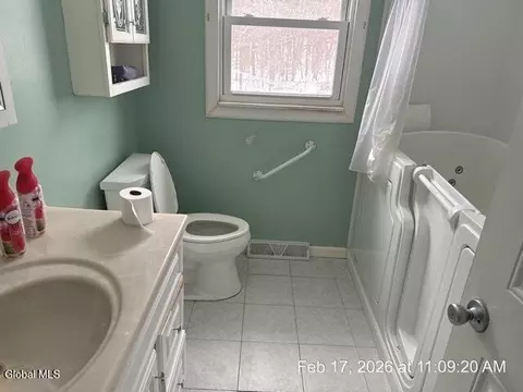 Bath - 3131 Spawn Rd, Schenectady, NY 12303 photo 1 of 2