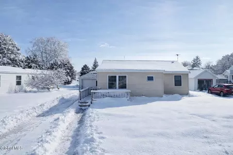 67 State St, Rouses Point, NY 12979