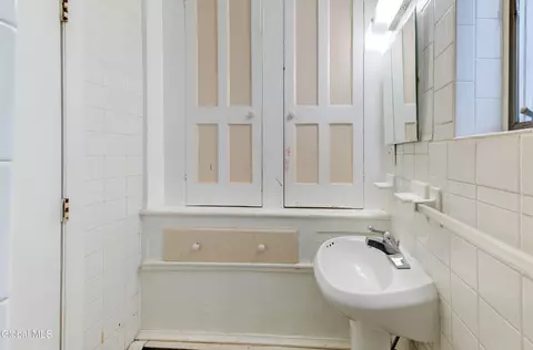 Bath - 609 Mcclellan St, Schenectady, NY 12304 photo 3 of 8