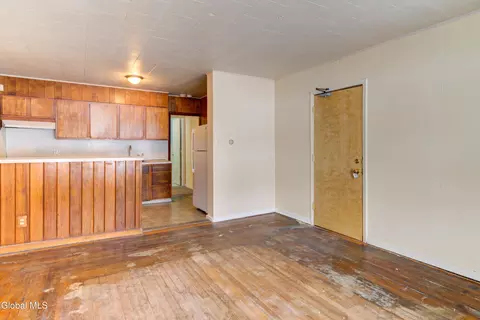 Living - 609 Mcclellan St, Schenectady, NY 12304 photo 2 of 7