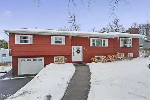 4 Dahlem Blvd, Schenectady, NY 12309