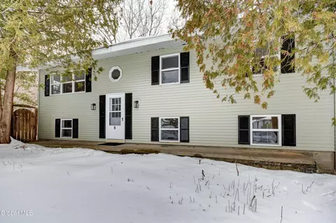 5 Deerleap Pl, Saratoga Springs, NY 12866
