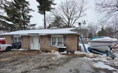 1103 River Rd, Troy, NY 12182