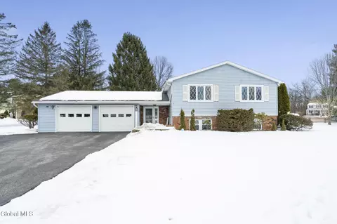 1041 Gates Dr, Schenectady, NY 12306