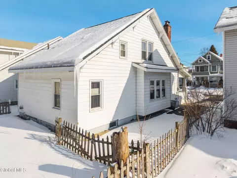 Exterior - 1149 Sumner Ave, Schenectady, NY 12309 photo 6 of 10