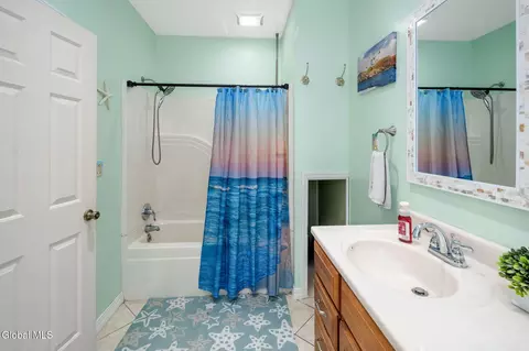 Bath - 1149 Sumner Ave, Schenectady, NY 12309 photo 2 of 3