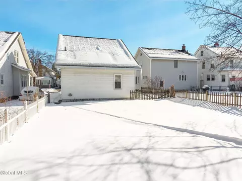 Exterior - 1149 Sumner Ave, Schenectady, NY 12309 photo 8 of 10