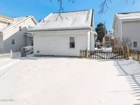 Exterior - 1149 Sumner Ave, Schenectady, NY 12309 photo 7 of 10