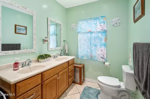 Bath - 1149 Sumner Ave, Schenectady, NY 12309 photo 1 of 3