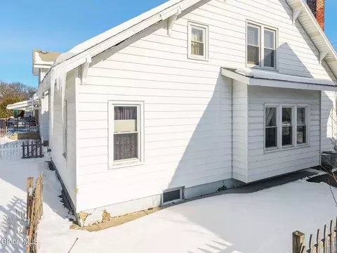Exterior - 1149 Sumner Ave, Schenectady, NY 12309 photo 5 of 10