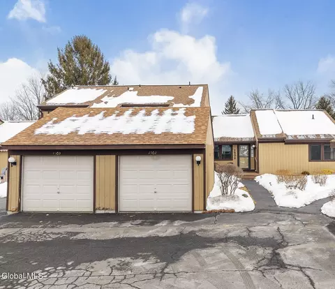 1502 Huntington Ct, East Greenbush, NY 12061