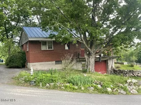 62 Tybush Ln, Troy, NY 12180