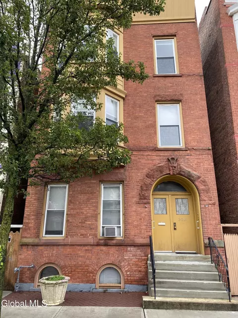306 3rd St, Troy, NY 12180