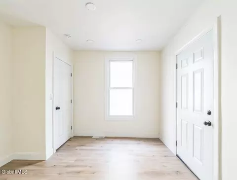747 Eastern Ave, Schenectady, NY 12308 photo 9