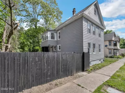 889 Yorkston St, Schenectady, NY 12303