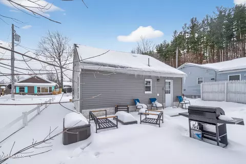 Exterior - 107 4th St, Saratoga Springs, NY 12866 photo 5 of 10