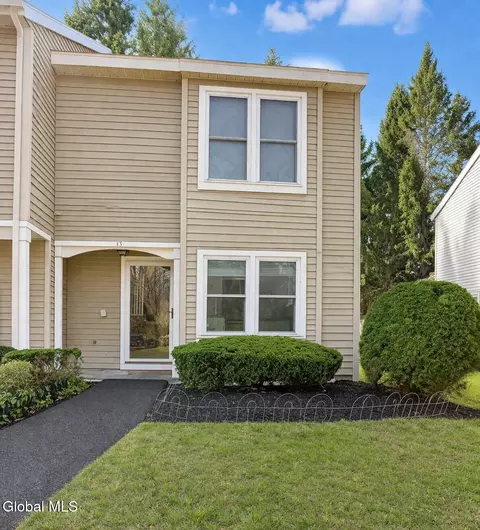 13 Raleigh Dr, Halfmoon, NY 12065