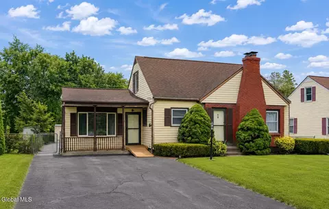 31 Saint George Pl, Schenectady, NY 12304