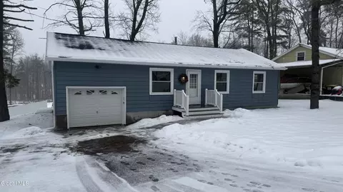 24 Birchwood Ln, Ballston Spa, NY 12020