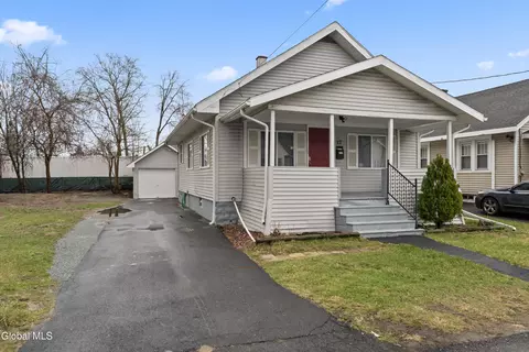 12 Arcadia Ct, Colonie, NY 12205