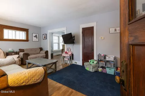 417 Cora St, Schenectady, NY 12306 photo 4