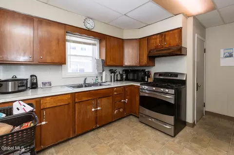 417 Cora St, Schenectady, NY 12306 photo 9