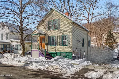 937 6th St, Rensselaer, NY 12144