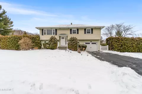31 Dan-del Dr, Latham, NY 12110