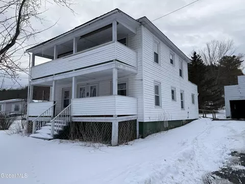 11 Blinn St, Whitehall, NY 12887