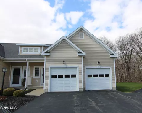 7 Jordan Point Dr, Troy, NY 12180