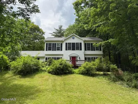 527 Babcock Lake Rd, Petersburgh, NY 12138