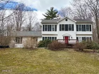 527 Babcock Lake Rd, Petersburgh, NY 12138