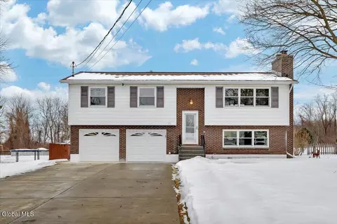 31 Tanners Ln, Rensselaer, NY 12144