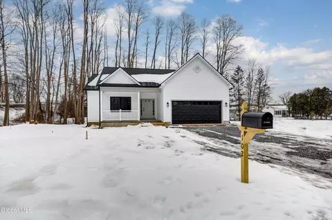102 Anna Ct, Schenectady, NY 12306