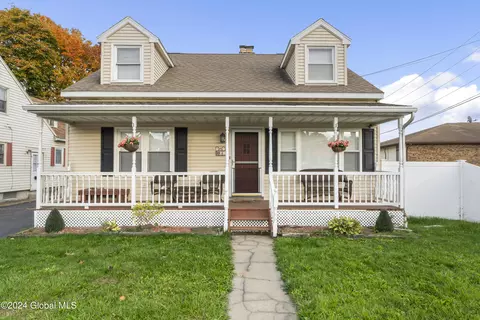 41 Saratoga Ave, Waterford, NY 12188