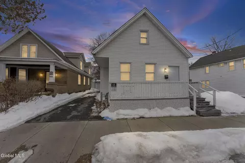 494 Hulett St, Schenectady, NY 12307