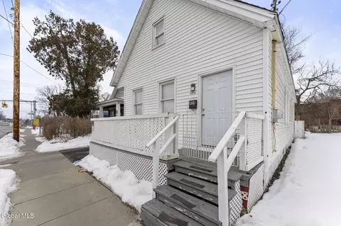 Exterior - 494 Hulett St, Schenectady, NY 12307 photo 2 of 4