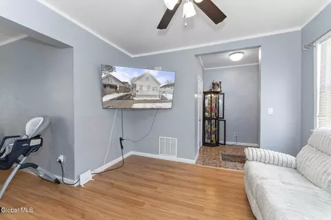Entry Way - 494 Hulett St, Schenectady, NY 12307 photo 3 of 4