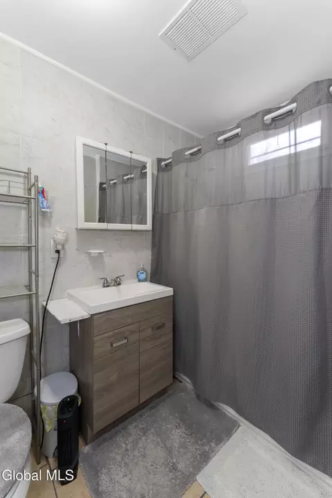 Bath - 494 Hulett St, Schenectady, NY 12307 photo 3 of 3