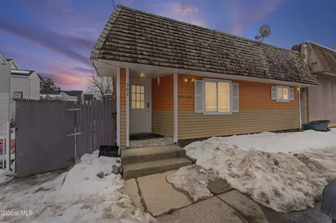 502 4th St, Watervliet, NY 12189